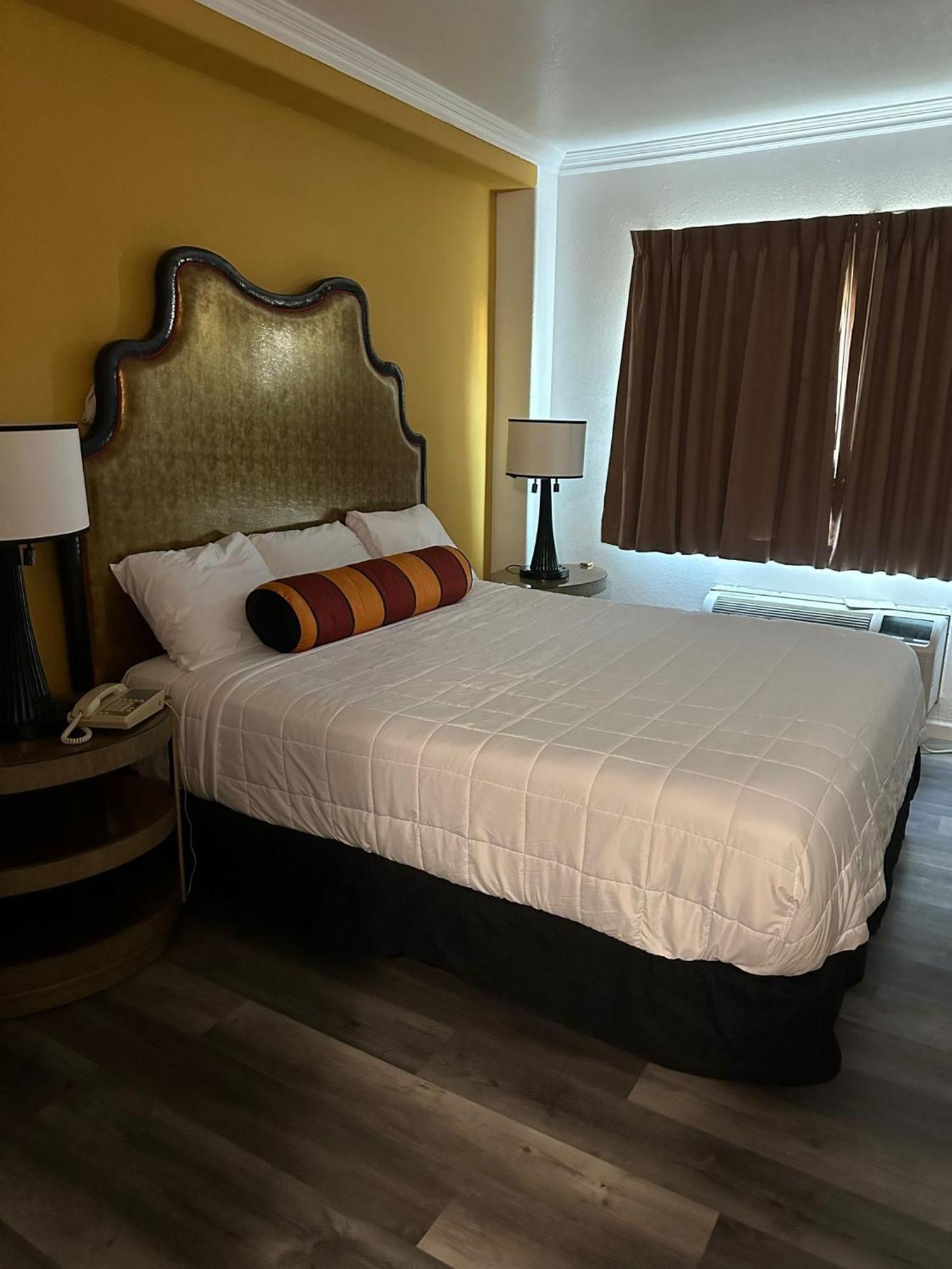 Howard Johnson By Wyndham Bakersfield Ngoại thất bức ảnh