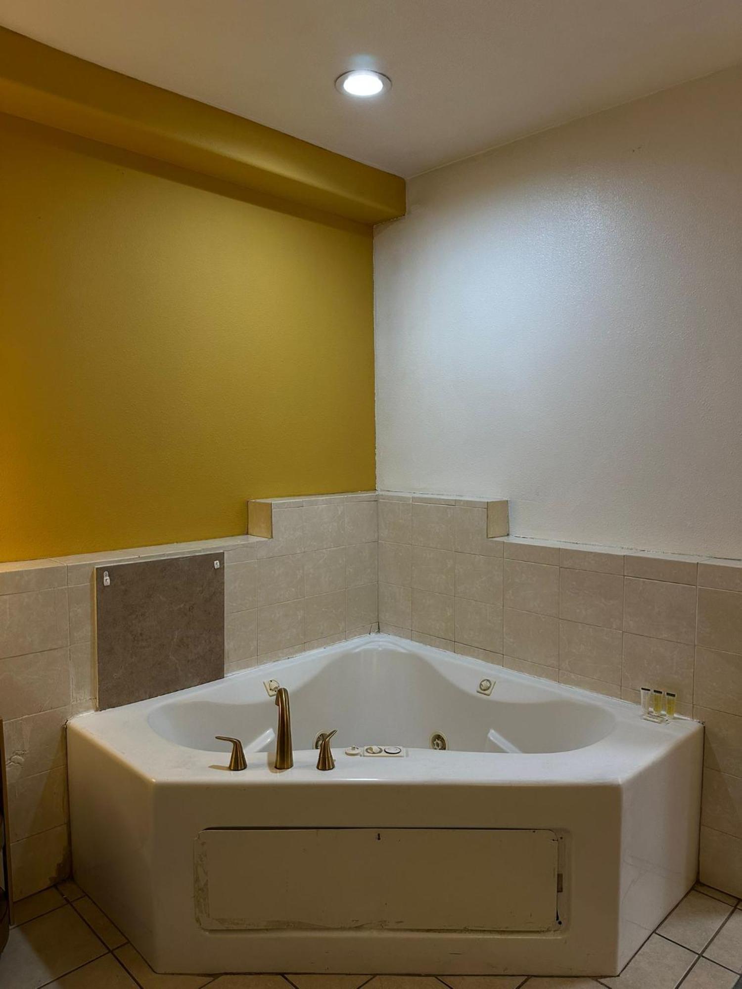 Howard Johnson By Wyndham Bakersfield Ngoại thất bức ảnh