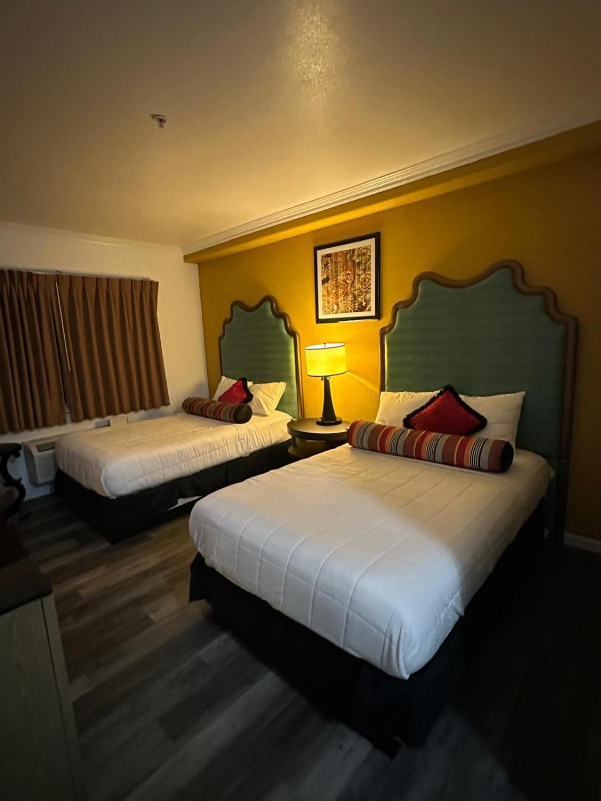 Howard Johnson By Wyndham Bakersfield Ngoại thất bức ảnh