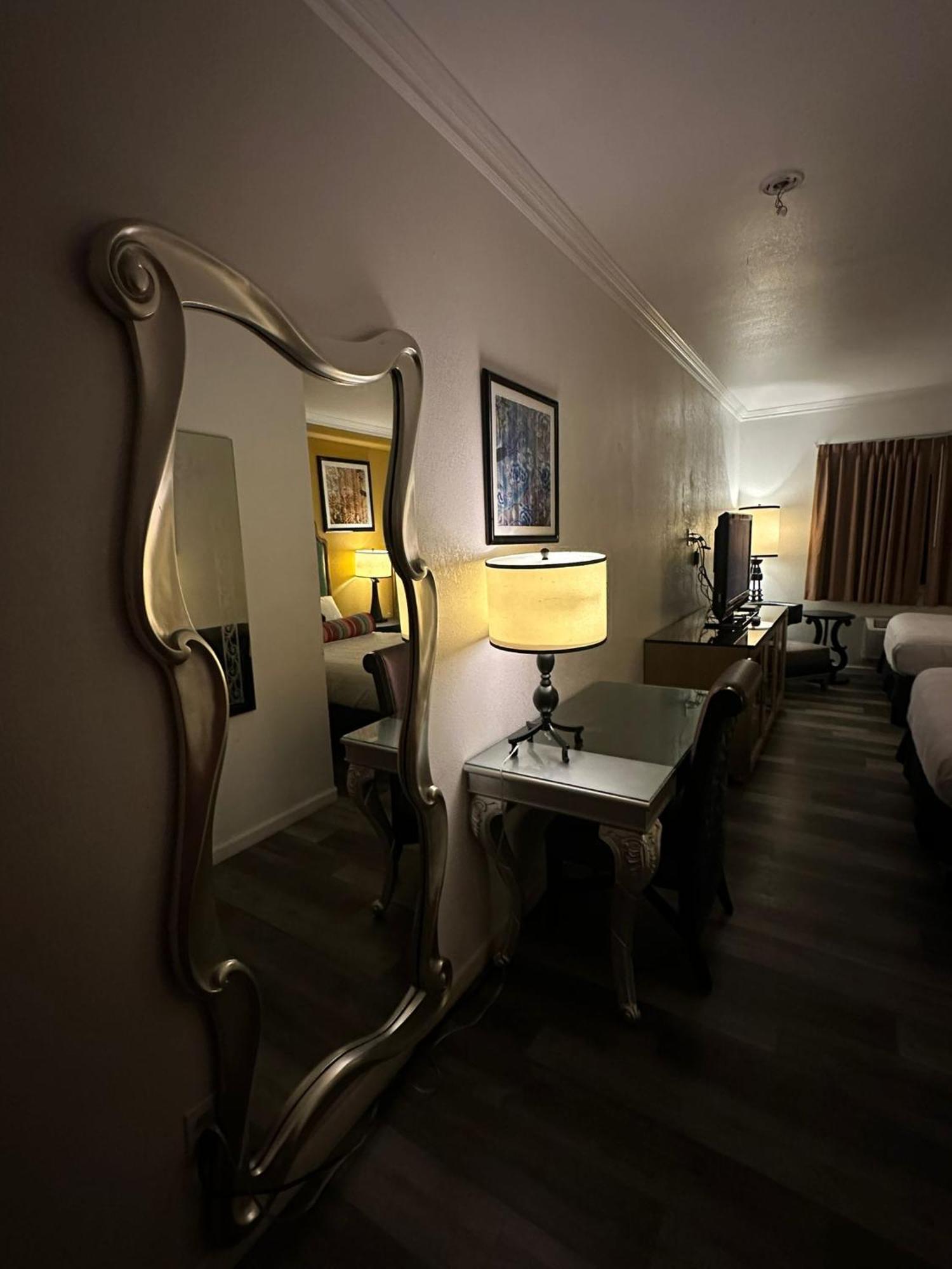 Howard Johnson By Wyndham Bakersfield Ngoại thất bức ảnh