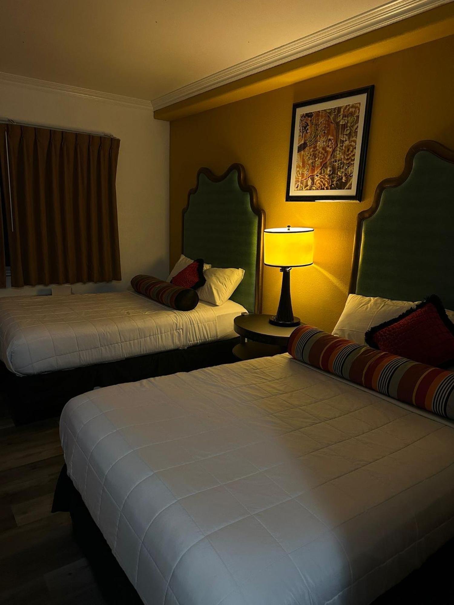 Howard Johnson By Wyndham Bakersfield Ngoại thất bức ảnh