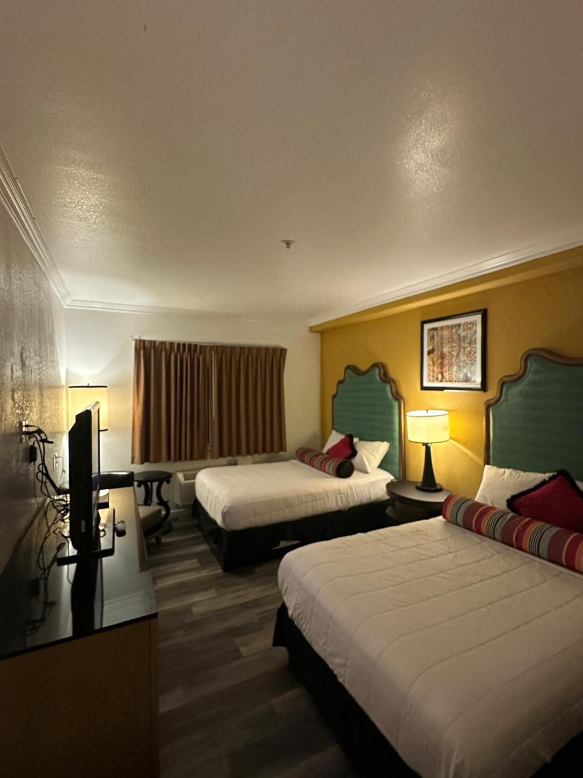 Howard Johnson By Wyndham Bakersfield Ngoại thất bức ảnh