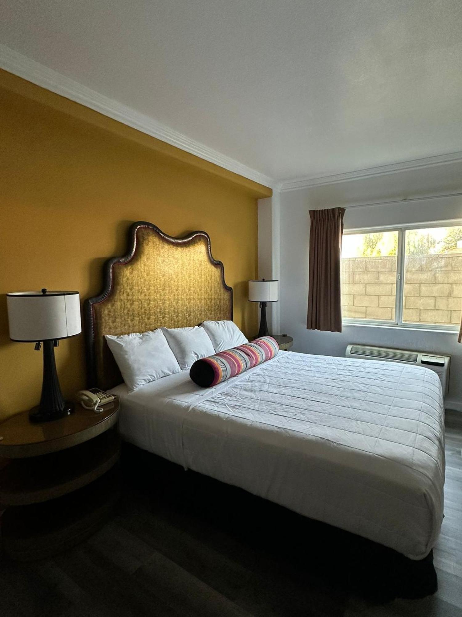 Howard Johnson By Wyndham Bakersfield Ngoại thất bức ảnh